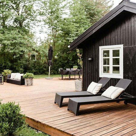 Smukt Lysindfald Og Fred Taet Ved Vandet Vejby Exteriör bild